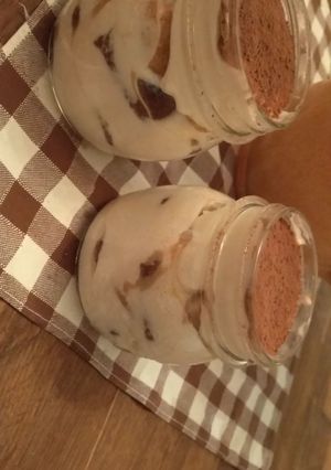 Foto di Tiramisù con yogurt agli agrumi, mascarpone e Pavesini bicolore