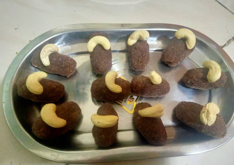 સોજી ચોકલેટ રોલ (Semolina Chocolate Roll Recipe In Gujarati)