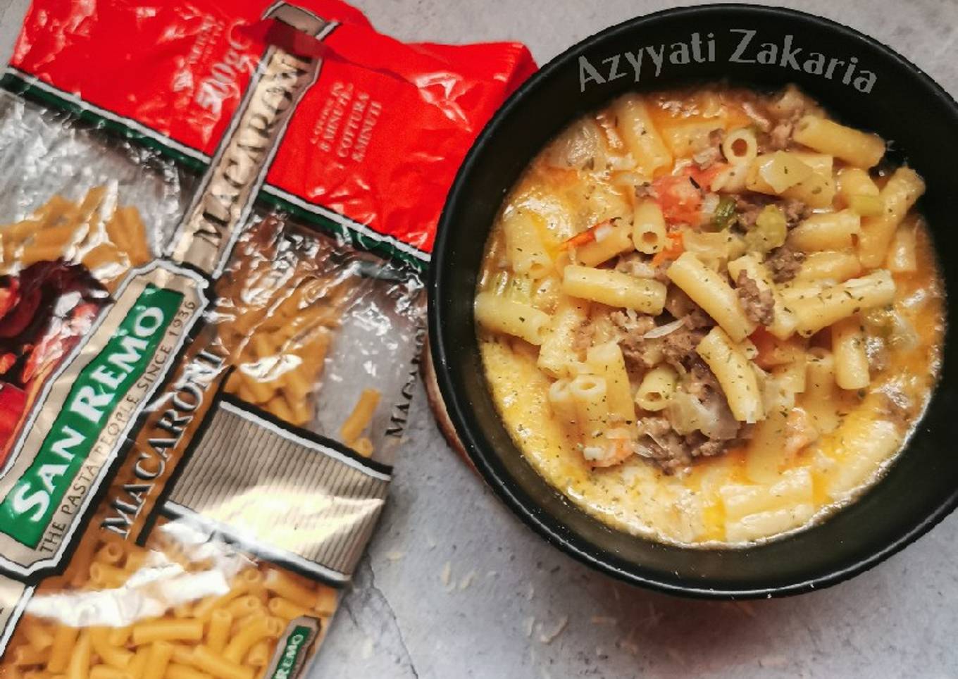 Sup daging lembu dalaman dengan pasta