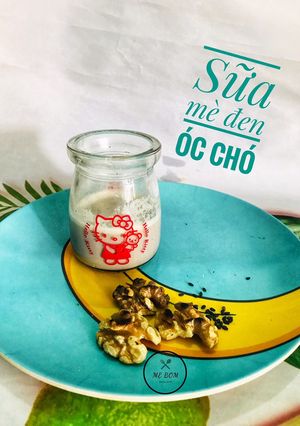 Hình của món Sữa óc chó mè đen cho bé.