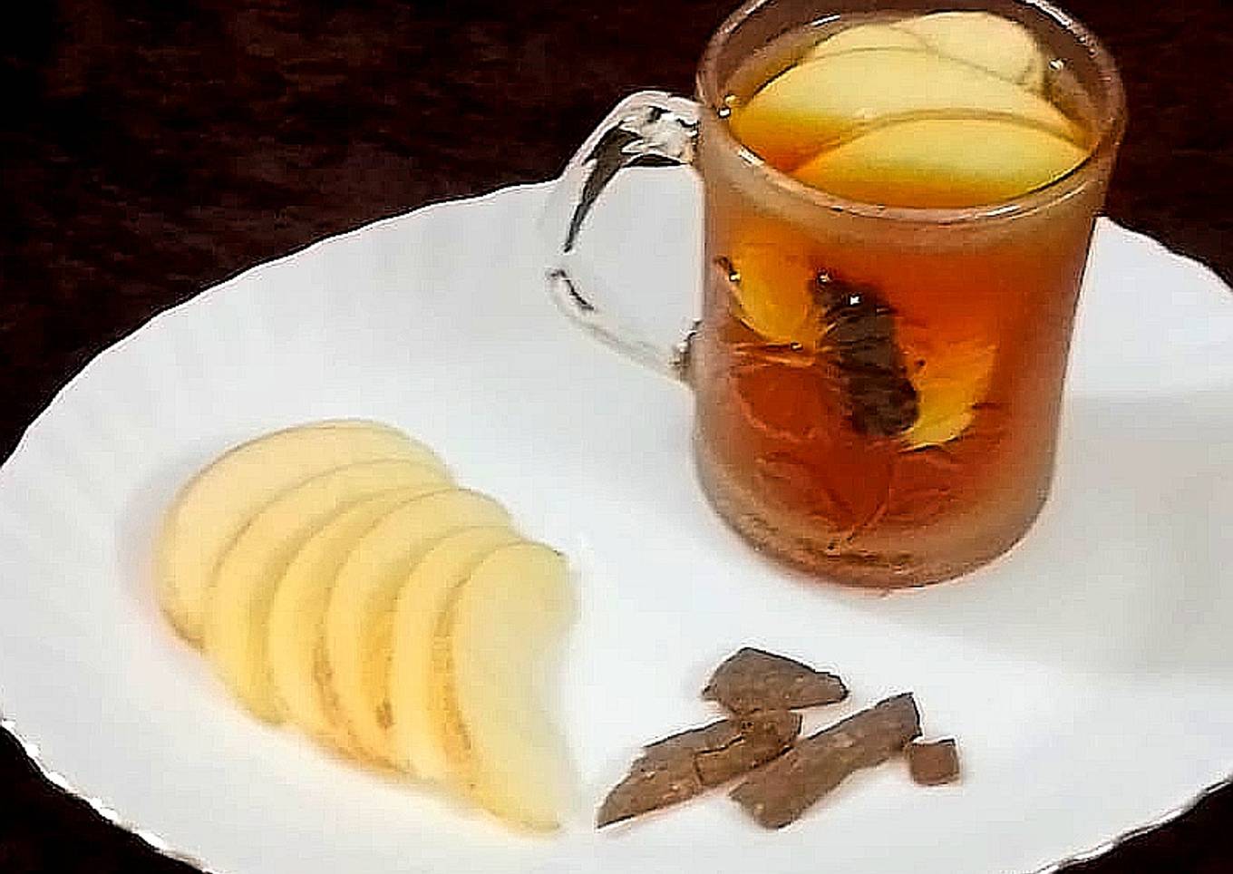 Apple and cinnamon tea