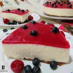 Una foto de Tarta de queso y frutos rojos