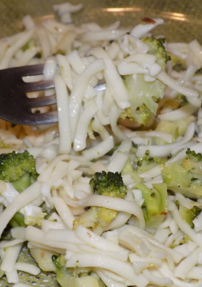 Una foto de Fideos con brócoli