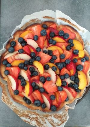 Une photo de Gâteau à la crème et aux fruits de saison
