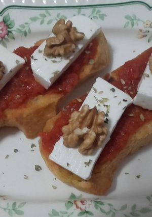Foto principal de Tosta de tomate y queso fresco