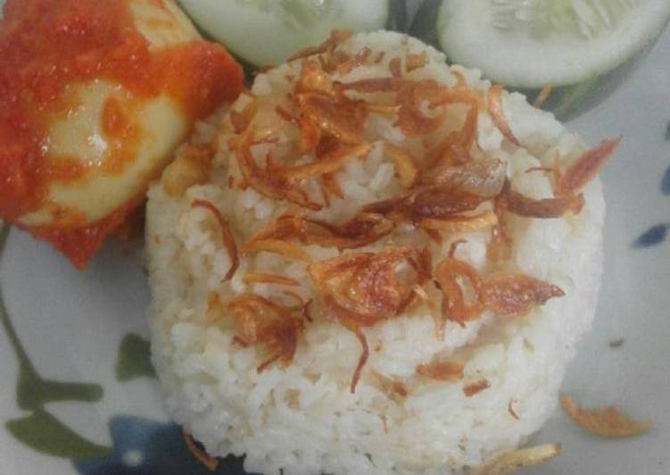Nasi liwet dengan telur balado
