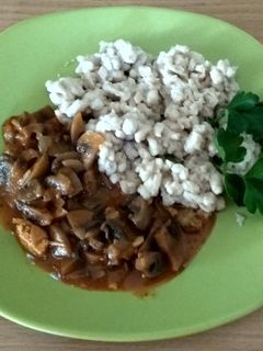 Nokedli gombapörkölttel recept fotója