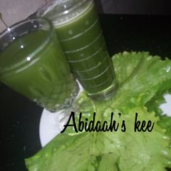 A picture of Lattus and cucumber wit ginger juice.