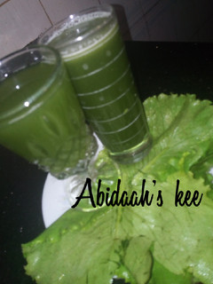 A picture of Lattus and cucumber wit ginger juice.
