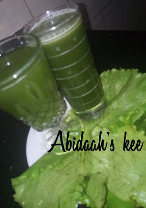 A picture of Lattus and cucumber wit ginger juice.