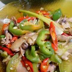 รูปของ Cumi asin paprika hijau ala evigani
