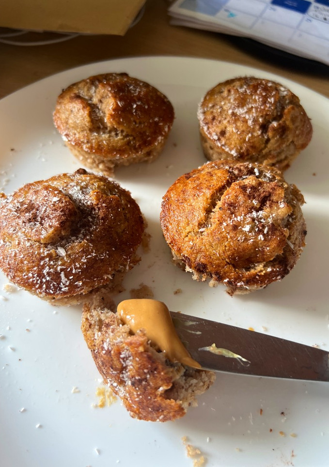 Una foto de Muffins/cupcakes de banana sin TACC, azúcar ni lácteos 🍌