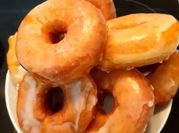 Una foto de donut con masa madre