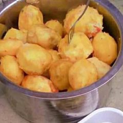 A picture of Deep fried potatoes.