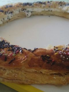 Una foto de Roscón de Reyes de Hojaldre