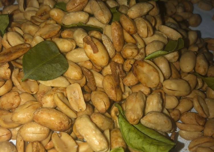 Kacang Bawang Gurih dan Renyah