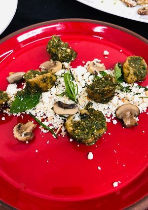 Una foto de Ravioli de ricotta al pesto