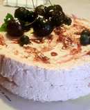Tarta Mousse con Cerezas y Queso  (con base de bizcocho hecho al microondas)