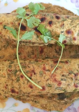 A picture of Dhaniya Paratha.