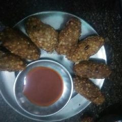 A picture of Sabudana cutlet with sauce.