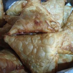 A picture of Aloo samosa.