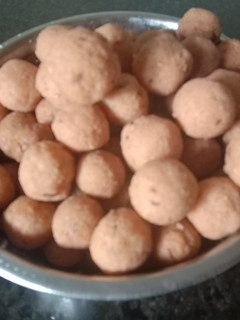தேங்காய் சீடை செய்முறை முக்கிய புகைப்படம்