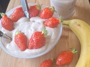 Une photo de mousse fraise