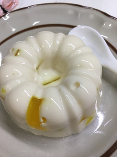 Una foto de Gelatina de mango con crema