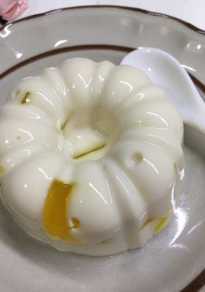 Una foto de Gelatina de mango con crema