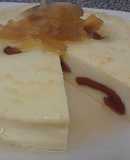 Tarta de queso con casquitos de guayaba y almíbar de fruta bomba