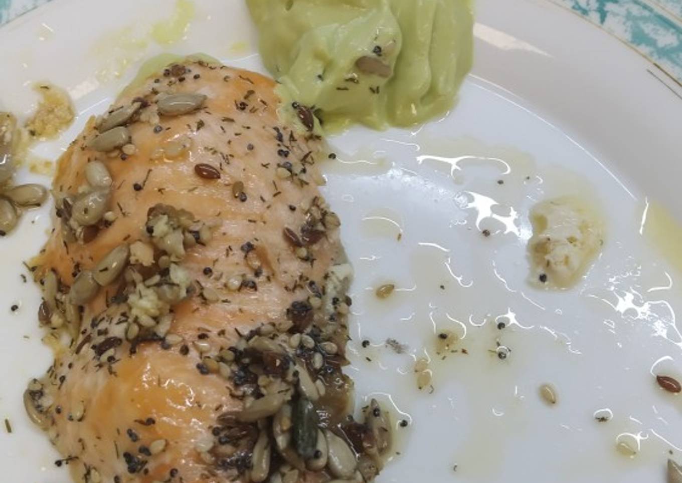 Salmón con crema de aguacate