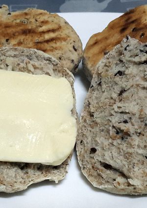 Una foto de Pan integral saborizado, con semillas