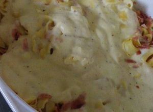 Una foto de Tortellini con queso y bacon
