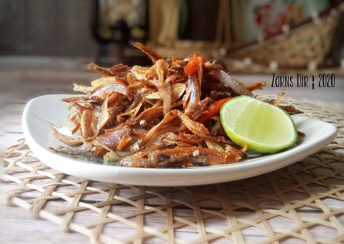 Resipi Ikan Bilis Goreng Rangup oleh Zarns Dir - Cookpad