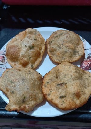 A picture of Sooji Aloo Puri.