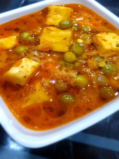 A picture of Matar paneer.