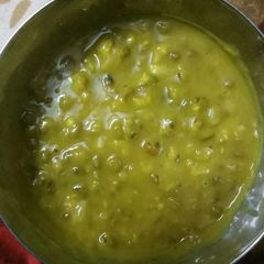 A picture of Green moong dal.