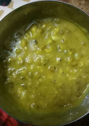 A picture of Green moong dal.