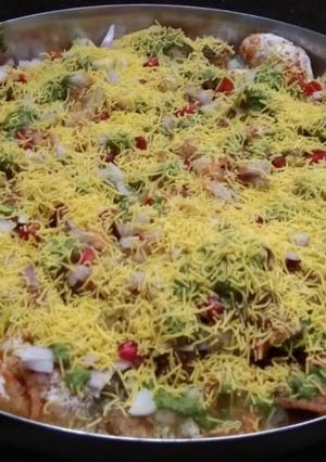 A picture of Dahi puri chat.