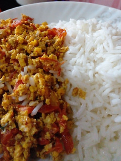 A picture of Scrambled eggs and tomatoes.