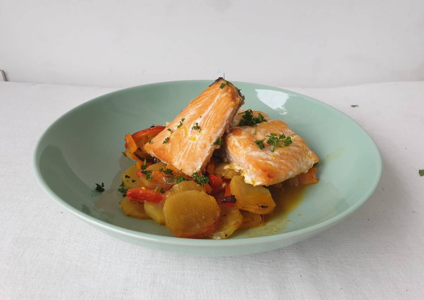 Salmón al horno a la naranja con verduras