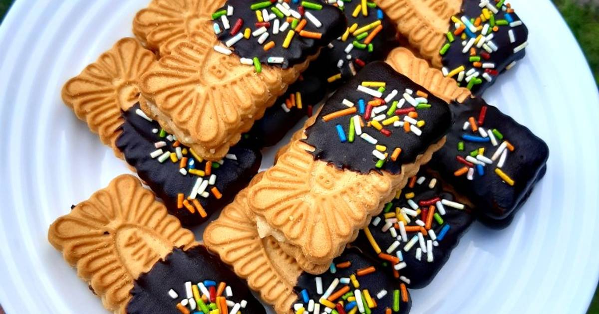 Revamped chocolate dip biscuits Recipe by Mitch 👑 Cookpad