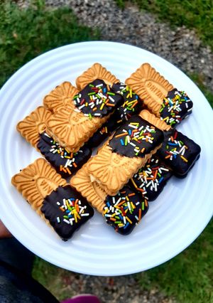 A picture of Revamped chocolate dip biscuits.