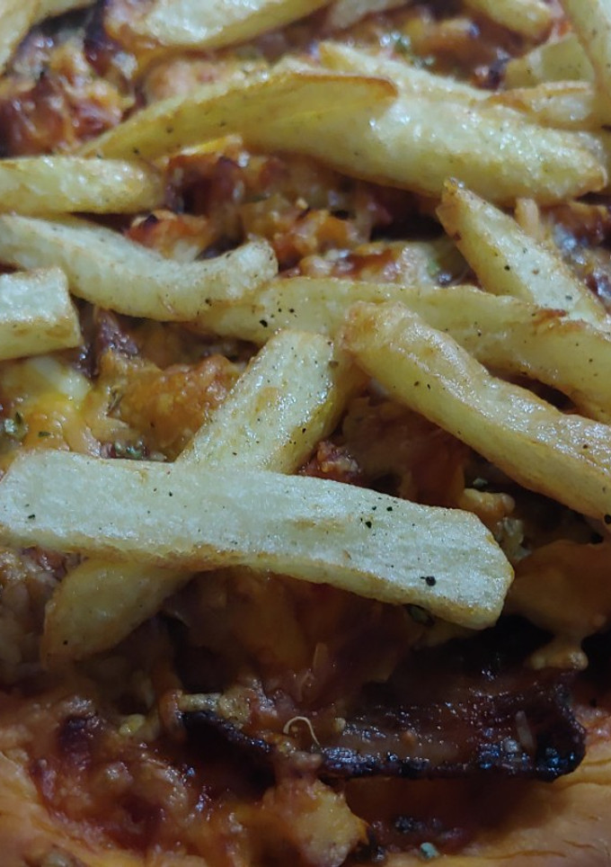 Una foto de Pizza bbq bacon y queso
