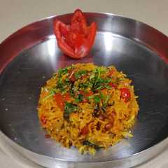 टोमॅटो राईस (Tomato Rice Recipe In Marathi) रेसिपी चे मुख्य फोटो 