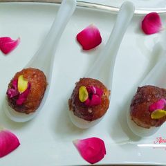 A picture of Sooji gulkand gulabjamun.