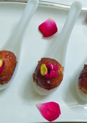 A picture of Sooji gulkand gulabjamun.