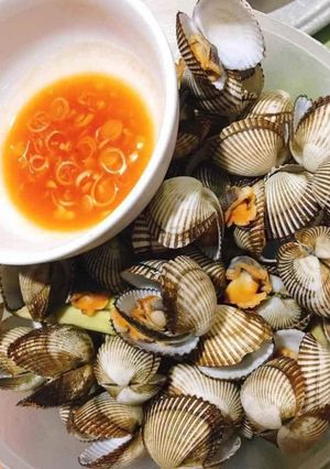 Hình của món Sò điệp hấp lá chanh và xả.