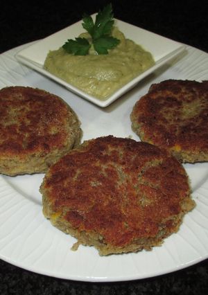 Foto principal de Mini hamburguesas de lentejas y maíz con crema de berenjena asada- veggie