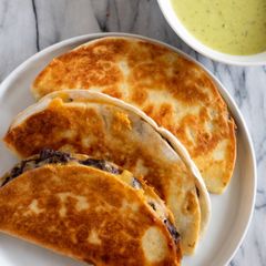 A picture of Alanna's Crispy Black Bean Tacos w/ Avocado Crema.